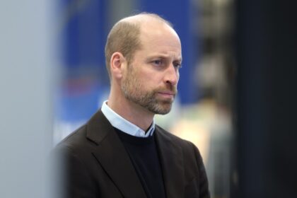 Príncipe William en entrevista sobre salud mental, destacando la importancia de hablar de emociones y prevenir suicidios en Reino Unido