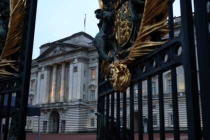 Príncipe británico detenido por la Policía de Thames Valley en la finca de Sandringham, bajo sospecha de filtrar documentos confidenciales a Jeffrey Epstein