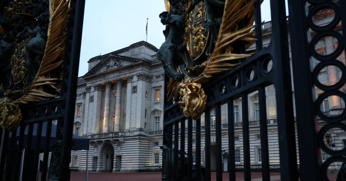 Príncipe británico detenido por la Policía de Thames Valley en la finca de Sandringham, bajo sospecha de filtrar documentos confidenciales a Jeffrey Epstein