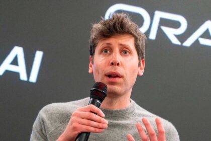 Sam Altman en cumbre de IA proponiendo un organismo internacional tipo OIEA para regular riesgos de inteligencia artificial