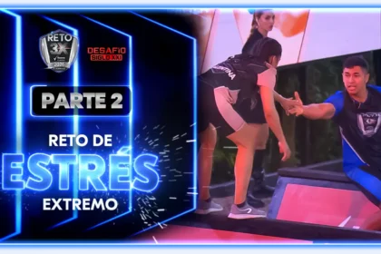 Dupla compitiendo en circuito de Estrés Extremo con cronómetro en primer plano, mostrando estrategia y resistencia física bajo presión