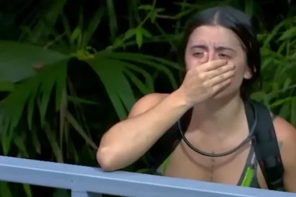 Valentina y Rata superando obstáculos en el Box Blanco con estribos y cuerdas durante la prueba de Sentencia y Servicios