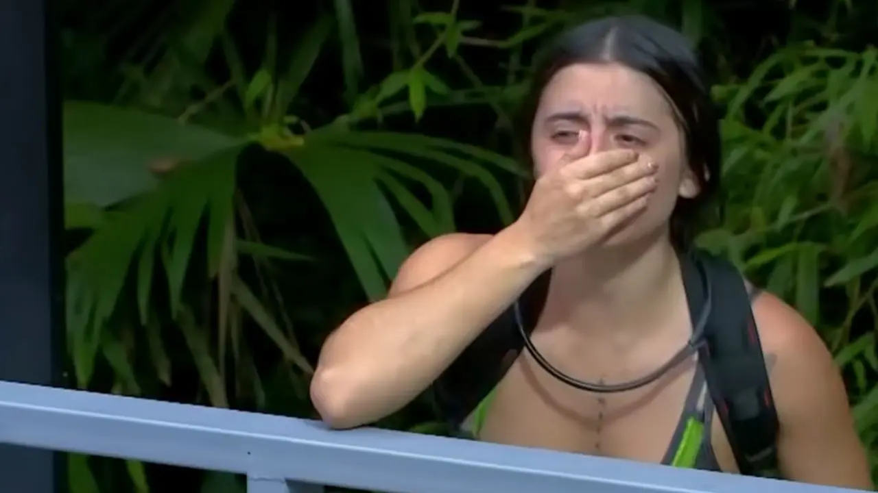 Valentina y Rata superando obstáculos en el Box Blanco con estribos y cuerdas durante la prueba de Sentencia y Servicios