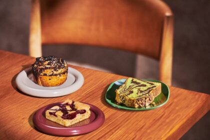 Bocado crujiente de chocolate Dubái con kataifi y pistacho, ideal para maridar con café tostado 1971 en una presentación instagrameable
