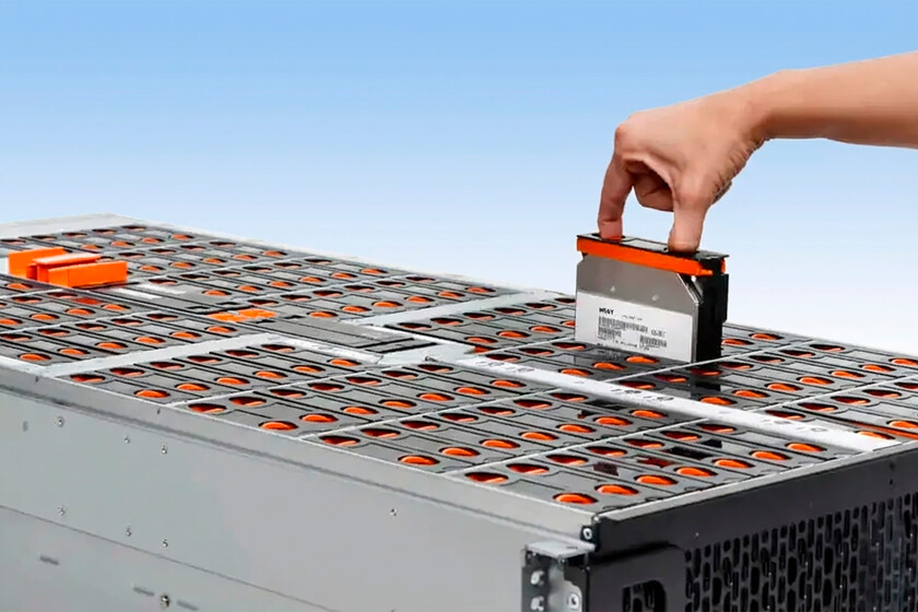 Discos duros empresariales de 32 TB apilados en un centro de datos, optimizados para almacenamiento masivo de inteligencia artificial