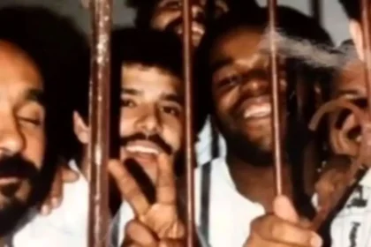 Willie Colón con su orquesta en 1985, momentos antes de ser detenido injustamente en Medellín, experiencia que inspiró 'Especial No. 5'