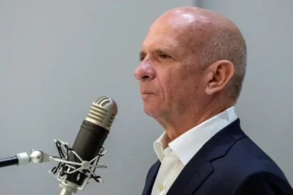 Hugo 'El Pollo' Carvajal declarando ante la CPI con audios que incriminan a Maduro y Cabello en crímenes de Estado