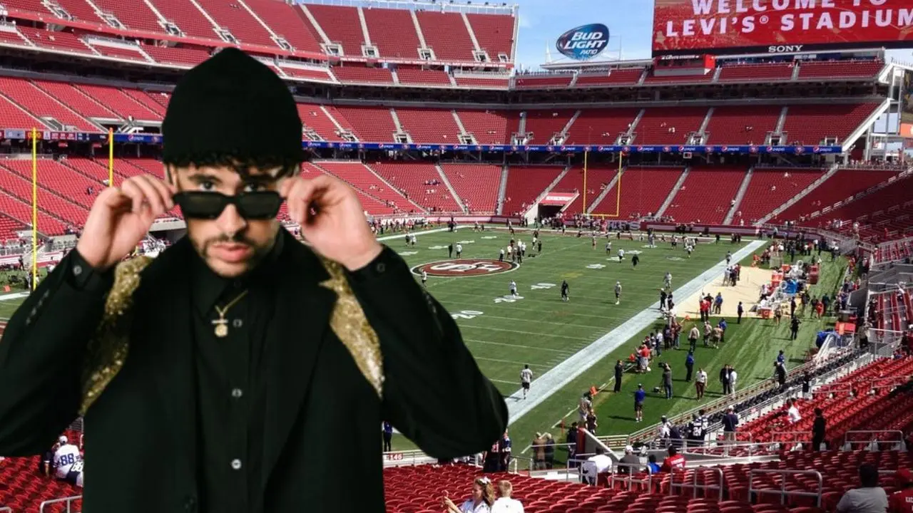 Bad Bunny en el escenario del Super Bowl 2026 con luces y público durante su show de medio tiempo
