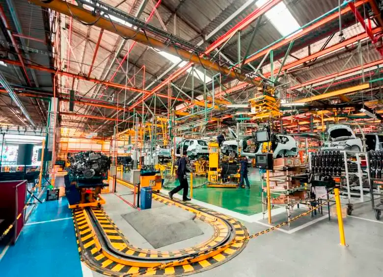 Gráfico de barras mostrando cómo el impuesto al patrimonio del 1,2% reduce utilidades empresariales en Colombia