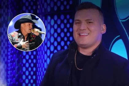 Sebastián Ayala en el escenario de 'A otro nivel' recibiendo el apoyo de su familia tras emotiva audición con 'Historia de amor'