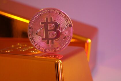 Gráfico de red Bitcoin con nodos conectados y cables submarinos rotos, mostrando su resistencia y vulnerabilidad oculta