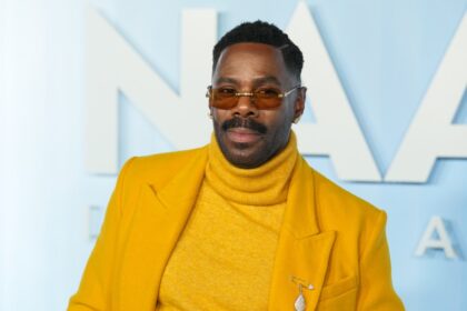 Colman Domingo como Joe Jackson en un fotograma del polémico biopic 'Michael', con Paris Jackson en segundo plano