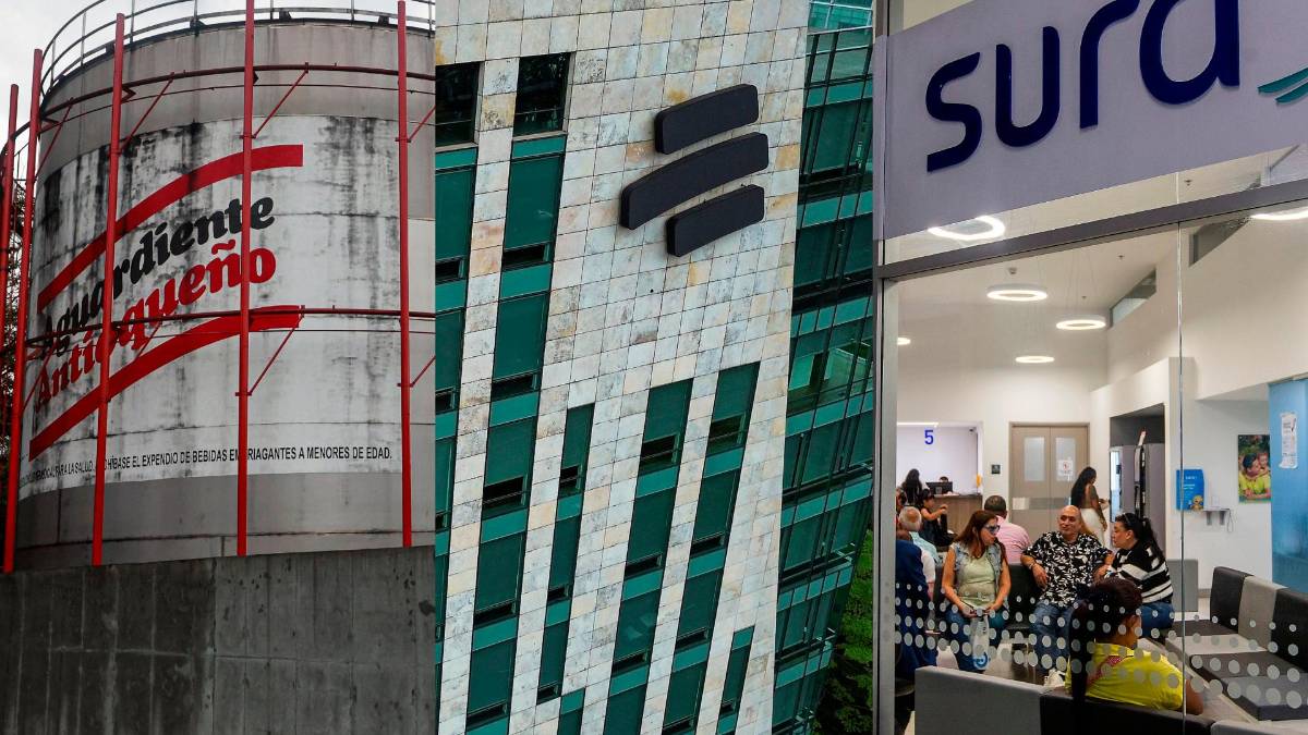 Ejecutivo revisando documentos financieros con calculadora y gráficos de impuestos sobre mesa, reflejo del impuesto al patrimonio en Antioquia
