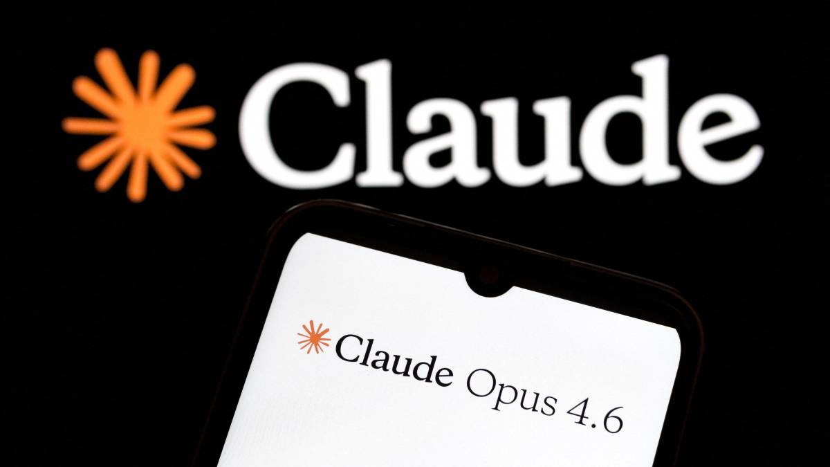 Interfaz de Claude 3 mostrando automatización de tareas en una PC con ventanas de apps abiertas y comandos remotos en ejecución