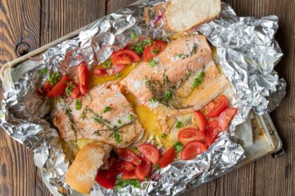 Cuatro alternativas seguras al papel de aluminio: biocerámica, papel vegetal, silicona y acero inoxidable para cocinar sin tóxicos