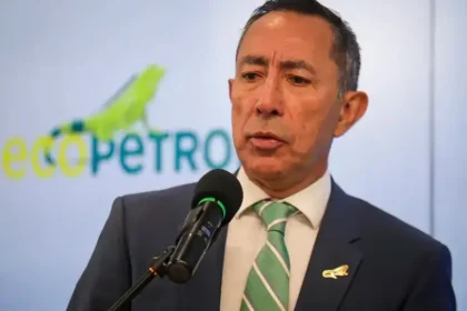 Gráfico comparativo de la utilidad neta de Ecopetrol desde 2020 hasta 2025 mostrando el desplome histórico del 39% en 2025