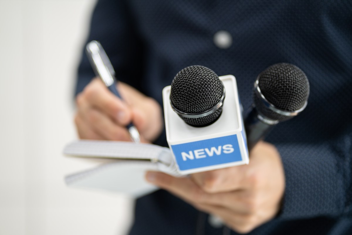 Debate sobre el futuro del periodismo con el español e IA como ejes centrales en congreso de editores