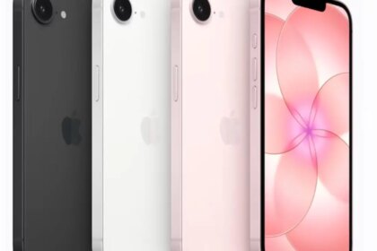 iPhone 17e en color negro medianoche mostrando su pantalla Super Retina XDR y diseño con Ceramic Shield 2