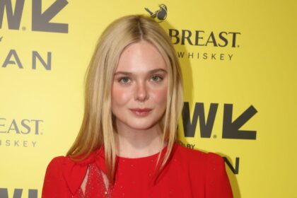 Elle Fanning en el set de 'Margo's Got Money Troubles' analizando OnlyFans para su papel como Margot Millet