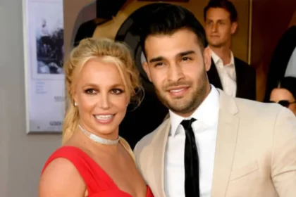 Britney Spears en una foto reciente con expresión seria, reflejando la presión mediática tras su arresto en California 2024