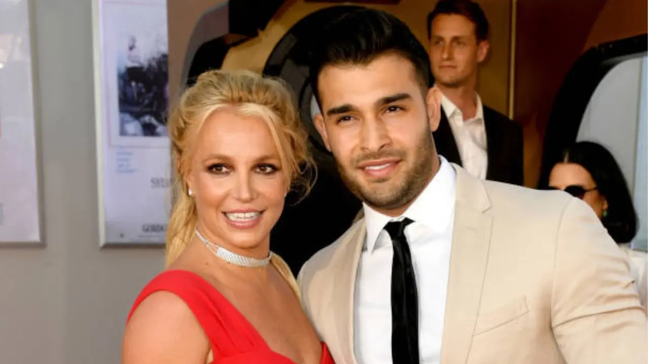 Britney Spears en una foto reciente con expresión seria, reflejando la presión mediática tras su arresto en California 2024