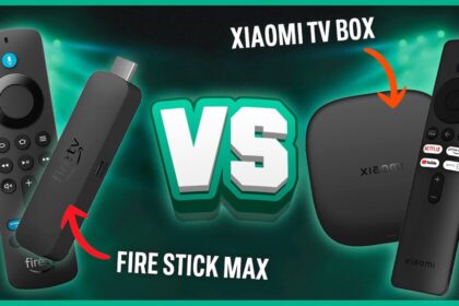 Dispositivos Fire TV Stick 4K y Xiaomi TV Box S lado a lado sobre mesa con mandos, mostrando interfaces de streaming en pantalla