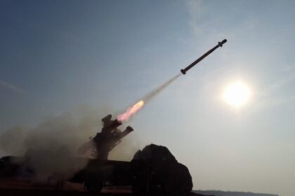 Explosiones en la Base Aérea Al Zafra (EAU) tras el ataque iraní con sistemas Patriot inutilizados y humo denso