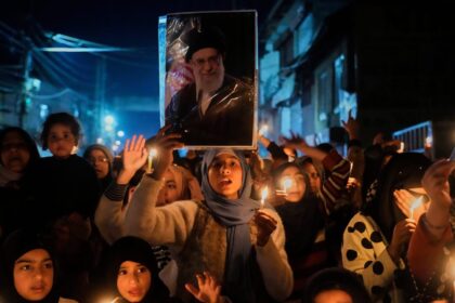 Reunión urgente de líderes iraníes tras cancelar funeral de Jameneí en medio de tensiones por sucesión y ataques externos