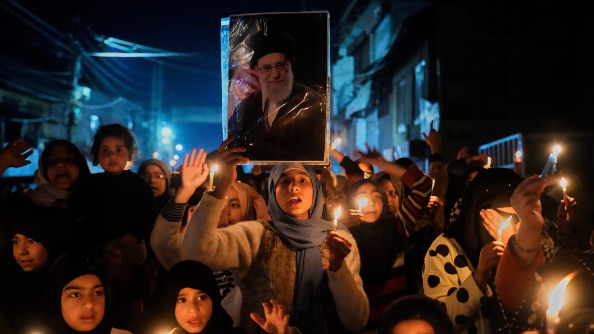 Reunión urgente de líderes iraníes tras cancelar funeral de Jameneí en medio de tensiones por sucesión y ataques externos