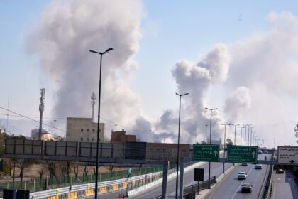 Aviones de combate israelíes en formación durante el bombardeo masivo a la Universidad Imán Hosein y búnkeres de la Guardia Revolucionaria iraní