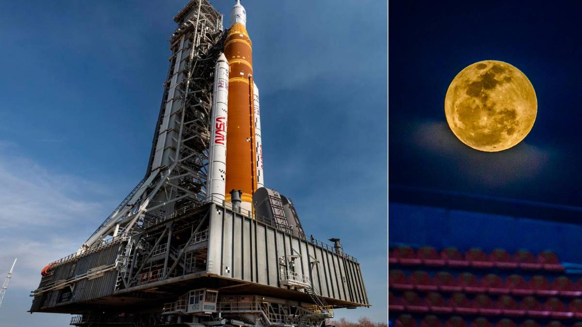 Cohete SLS de la NASA en plataforma de lanzamiento con la Luna de fondo, simbolizando el retraso de Artemis IV hasta 2028 por ajustes técnicos