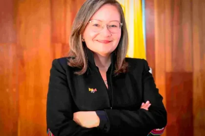Documento oficial del Consejo de Estado con sello rojo de 'anulado' sobre el expediente del nombramiento en la SIC, destacando errores técnicos