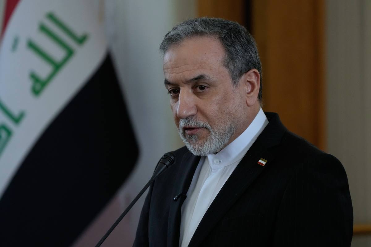Ministro iraní Abbas Araqchi en entrevista explicando la doctrina 'ojo por ojo' tras ataques selectivos en el Golfo Pérsico