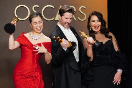 Escena épica de 'K-Pop Demon Hunters' con los protagonistas en acción durante la batalla final que les valió el Oscar 2026