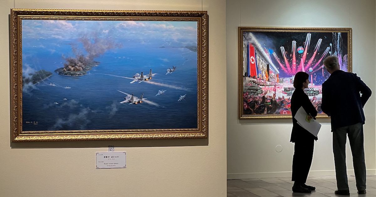 Pabellón ruso en la Bienal de Venecia 2026 rodeado de protestas y carteles con mensajes contra la guerra en Ucrania