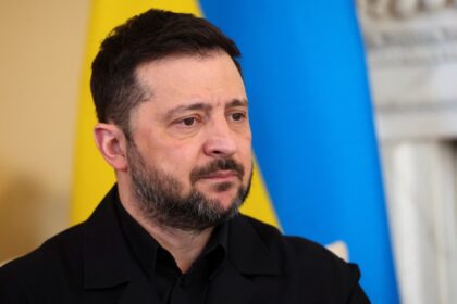 Volodímir Zelenski en una reunión estratégica exigiendo garantías de seguridad para Ucrania y paz duradera