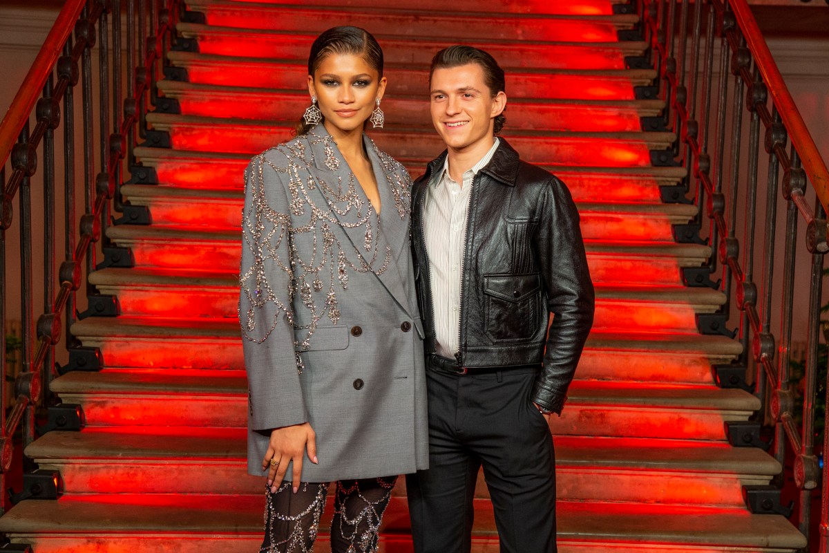 Zendaya y Tom Holland en una ceremonia privada, con anillo de compromiso visible en primeros planos de la boda secreta
