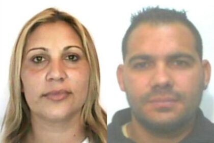 Agentes de la Guardia Civil revisando un cortijo en Tabernas durante el operativo por los prófugos de Almería vinculados a narcotráfico
