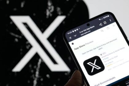 Pantallas de error en móviles y computadoras durante la caída global de X en marzo 2026