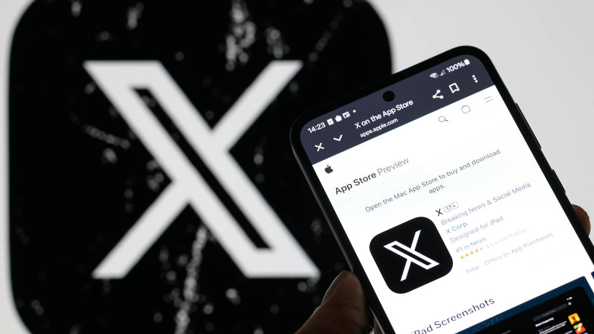 Pantallas de error en móviles y computadoras durante la caída global de X en marzo 2026