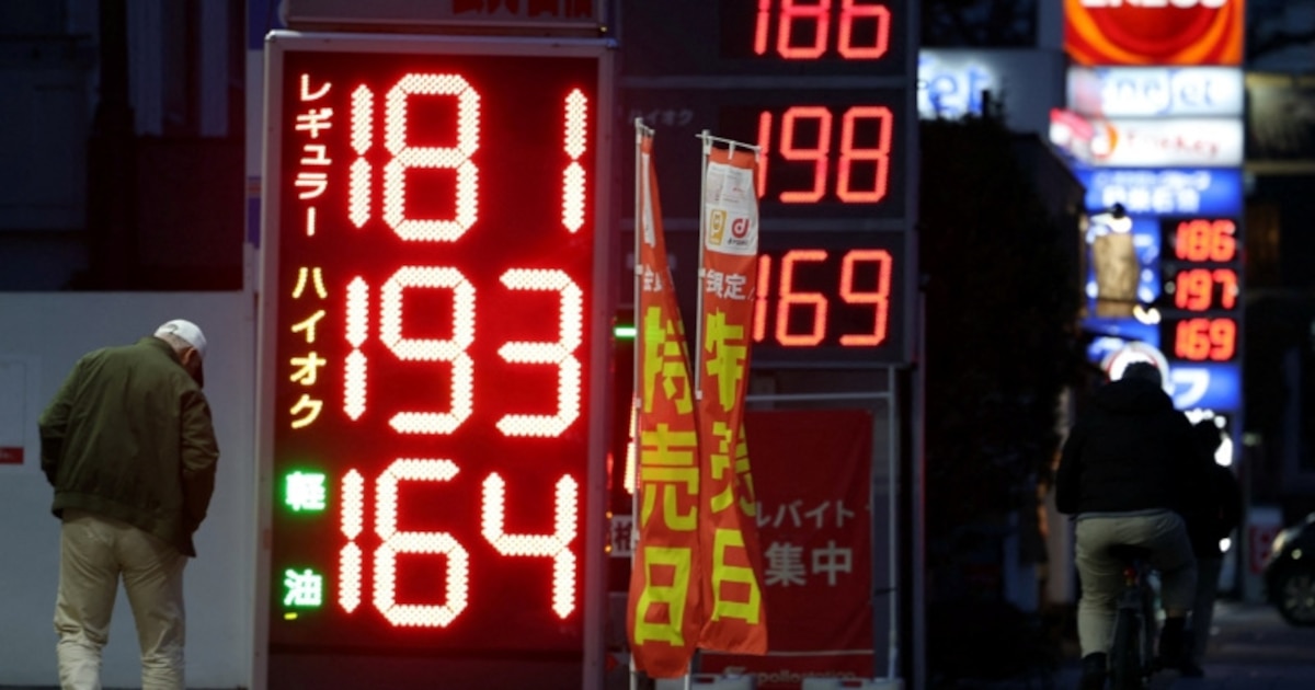 Gráfico del barril de petróleo Brent superando los $100 por el conflicto en Oriente Medio y su impacto en la gasolina