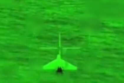 Mapa táctico con rutas de helicópteros Chinook MH-47G hacia Isfahán y contenedores de uranio enriquecido en túneles subterráneos de Irán