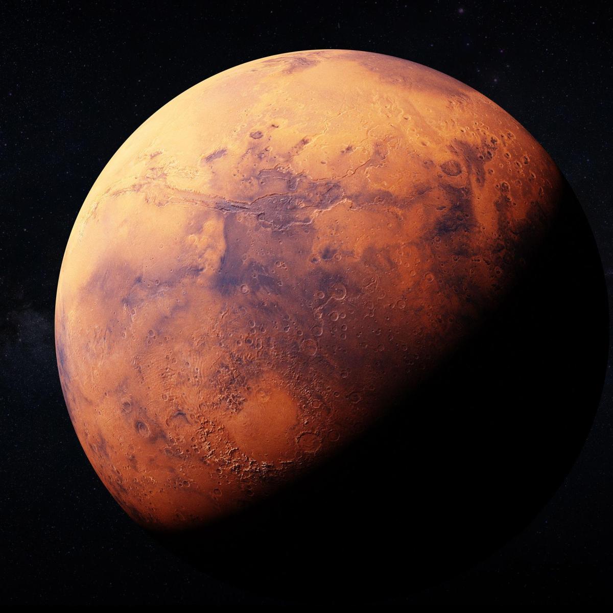 Cohete de la misión Artemis II despegando hacia la Luna en 2025, con la Tierra al fondo y el reflejo del Sol en sus paneles