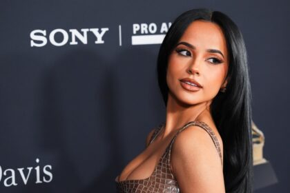 Becky G en entrevista emotiva del podcast 'Call Her Daddy' hablando de su proceso de sanación tras la infidelidad