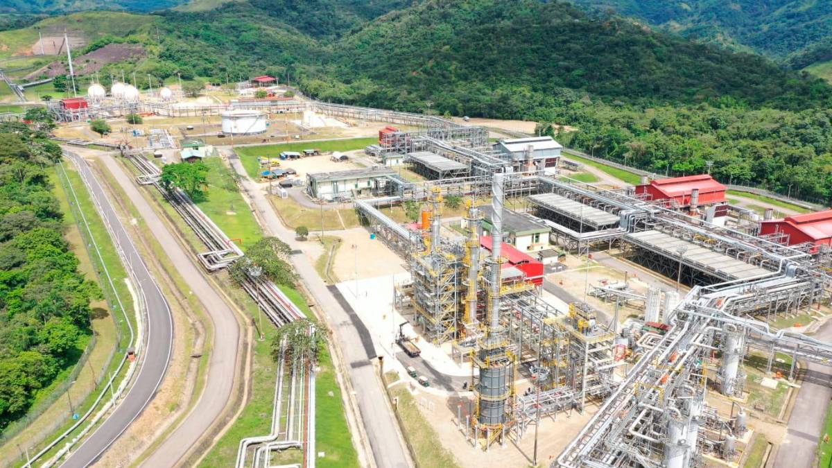 Gráfico comparativo del declive en producción de gas en Cusiana, Clarinete y Cupiagua, los 3 yacimientos más críticos de Colombia