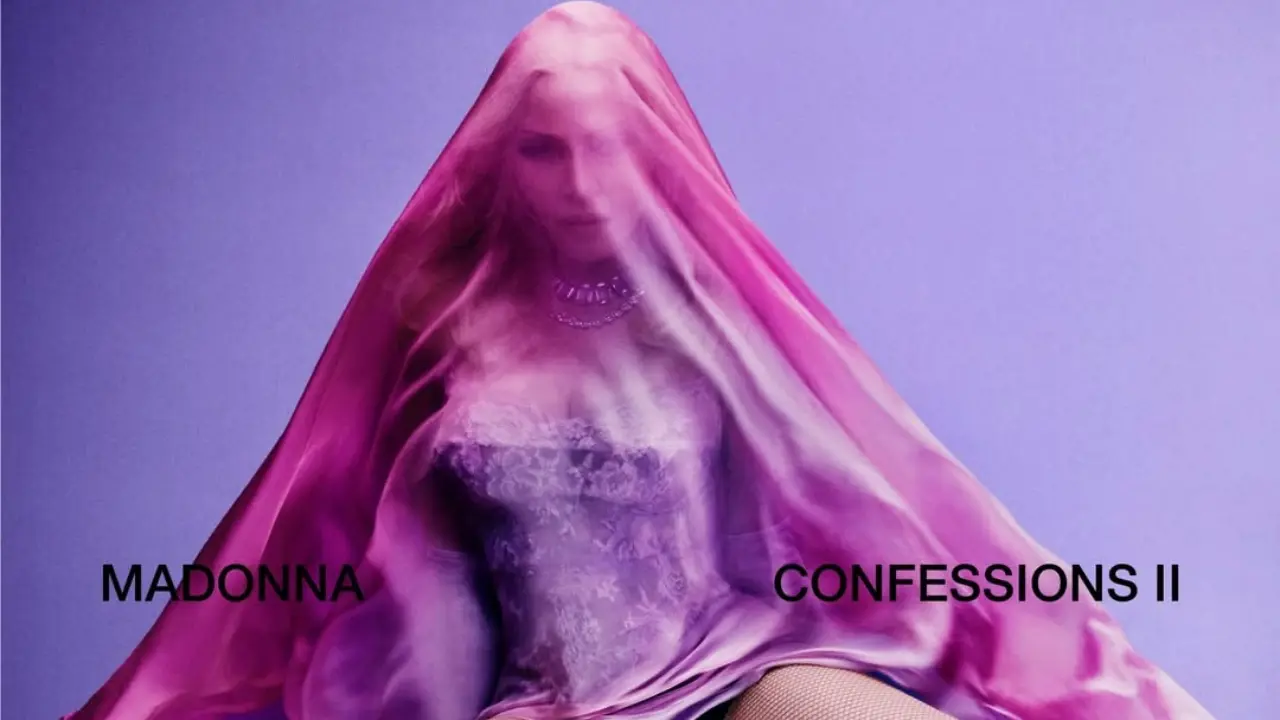 Madonna con velo fucsia en portada de 'Confessions On a Dance Floor. Part II' mostrando su regreso al baile y la inclusión