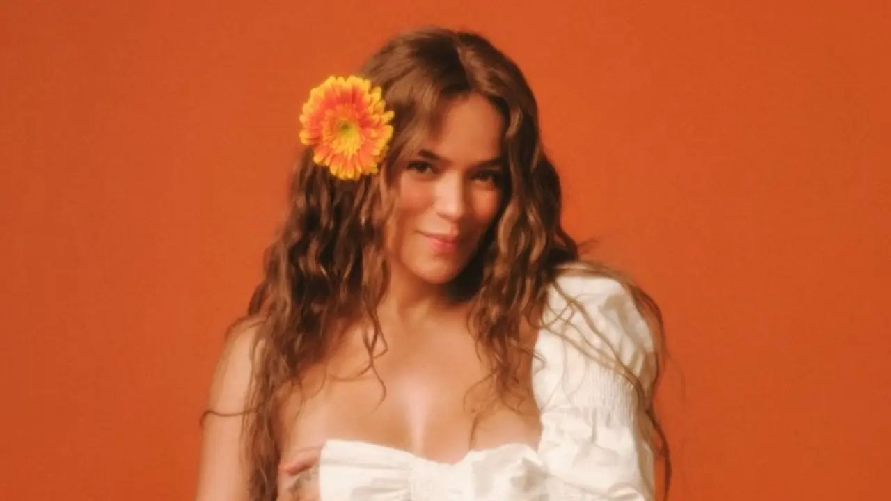 Karol G en el escenario de Coachella 2024 con producción inspirada en el Amazonas y pirotecnia durante su histórico show como headliner