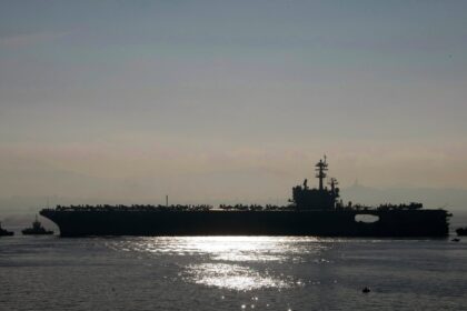 Portaaviones USS George H.W. Bush navegando hacia el Golfo Pérsico para unirse a la operación Furia Épica contra Irán