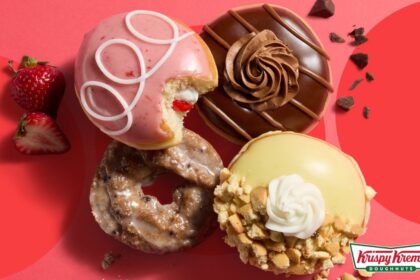 Cuatro donas de edición limitada con sabores primaverales: doble chocolate, fresas y crema, pudín de plátano y arándanos, junto a un pack temático de 'Malcolm in the Middle' con 30 piezas variadas