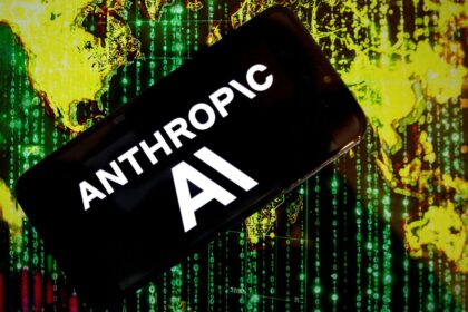 Interfaz futurista de IA Mythos analizando código en busca de vulnerabilidades críticas con precisión milimétrica